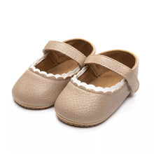 Load image into Gallery viewer, Little Blossom's Beige Bliss Box